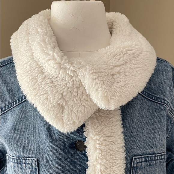 🔥New Celebrity Pink Denim Blue Jean Faux Sherpa Shearling Jacket - Picture 9 of 14